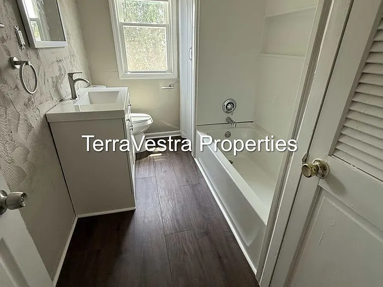 302 Middlesex St — Photo 4