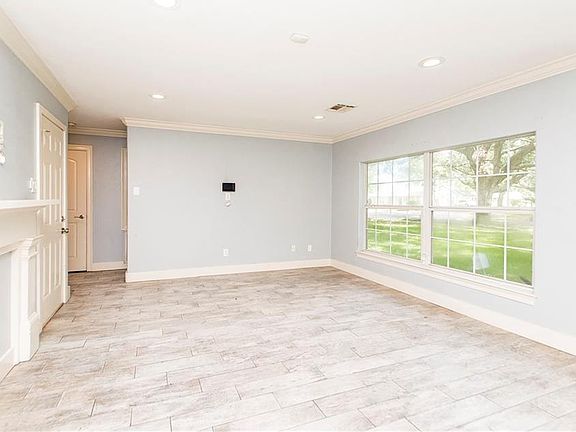 5th image of 218 Berkley Dr
