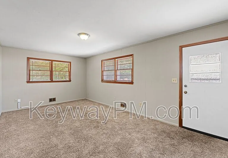 3301 Westmont Dr — Photo 5