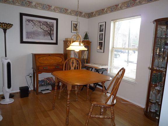 Dining area with Pergo flooring