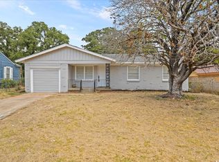 5517 Eisenhower Dr, Fort Worth, TX 76112