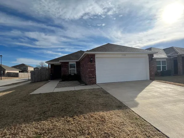 1322 S Scissortail Ln, Fayetteville, AR 72701