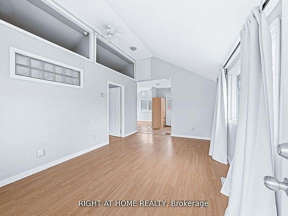 5th image of 685 Reid St