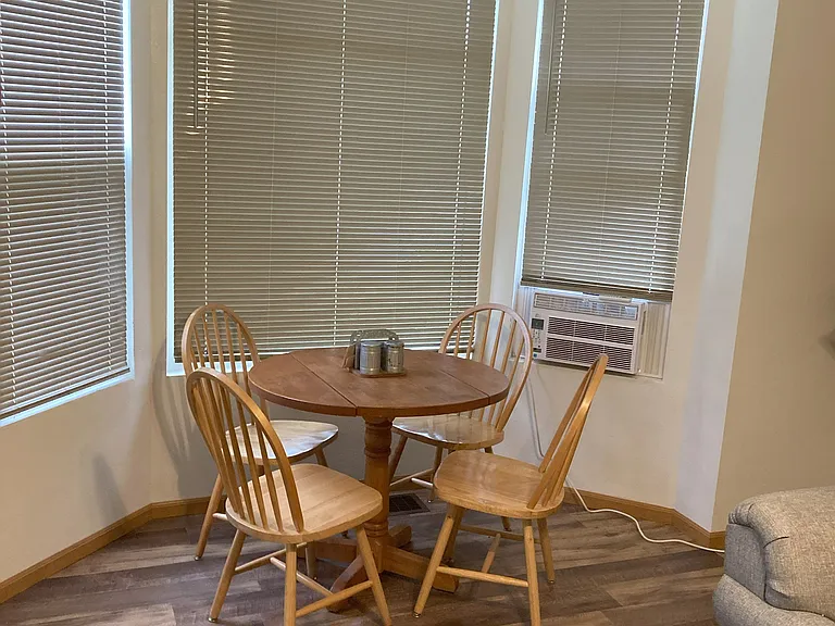 846 E Grand Ave #2 — Photo 2