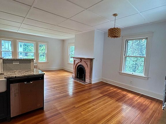 5th image of 40 Edward Ave