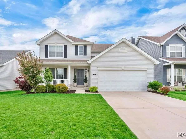 204 Charlestowne Place Dr, Saint Charles, MO 63301