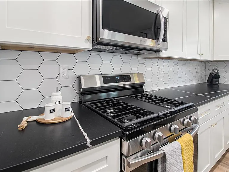 220 Birch St — Photo 6