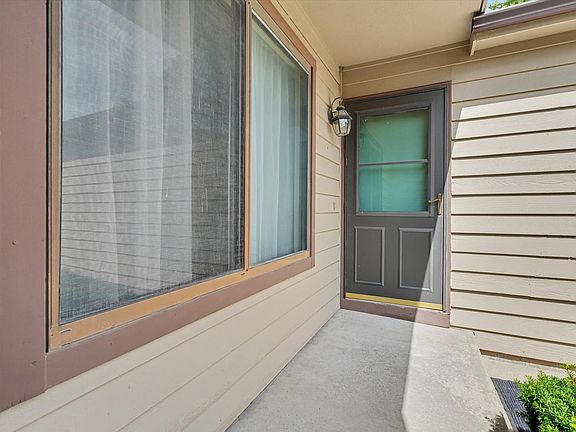 4th image of 1214 Lancaster Dr #1214