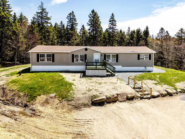 18 Evergreen Court, Stonington, ME 04681