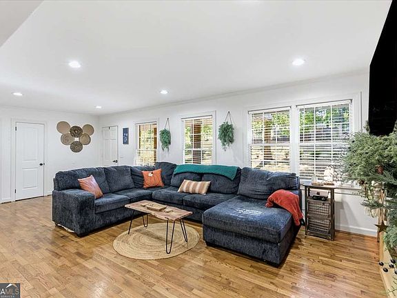 4th image of 7 Thrushwood Rd NE