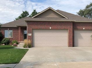 2735 Docs Dr, Lincoln, NE 68507