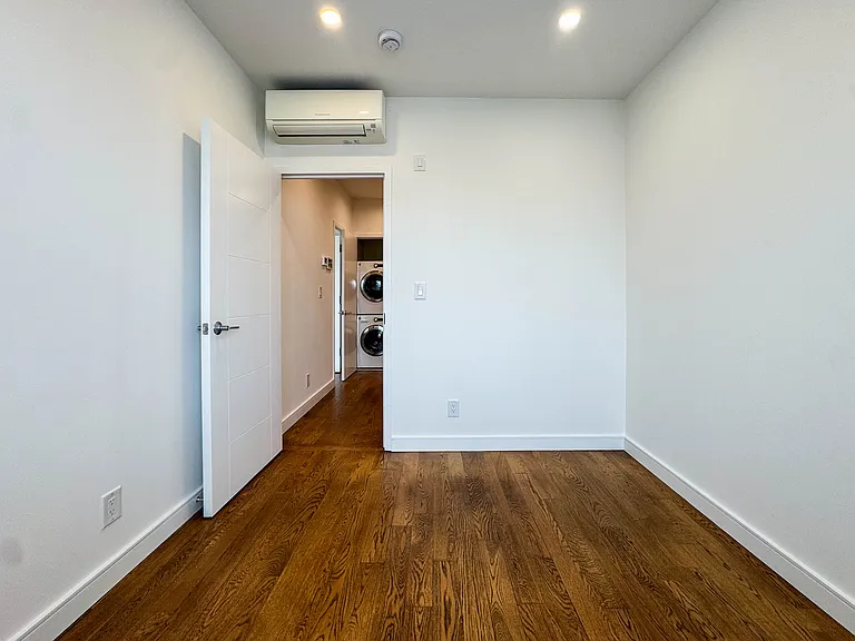 689 Leonard St #3A — Photo 20