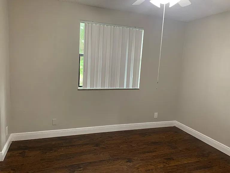 5721 Riverside Dr #102 — Photo 9