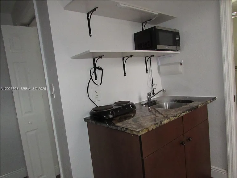 2230 SW 50th Ter #2 — Photo 4