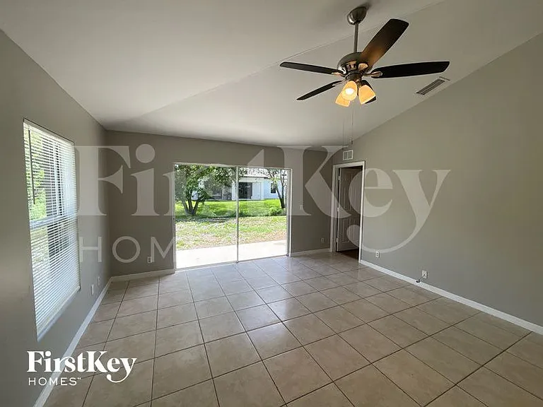 1113 Harry Ave S — Photo 2