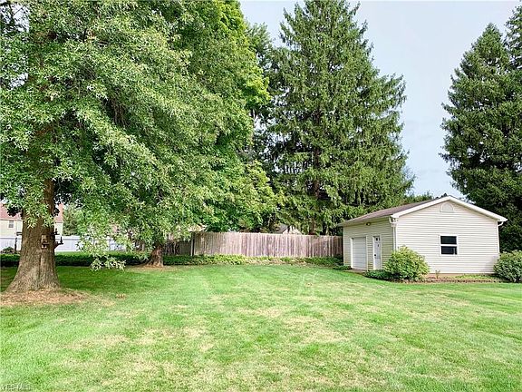 3rd image of 2551 Gladwae Dr