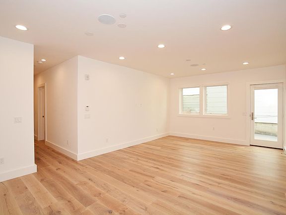 4th image of 477 Elizabeth St #A