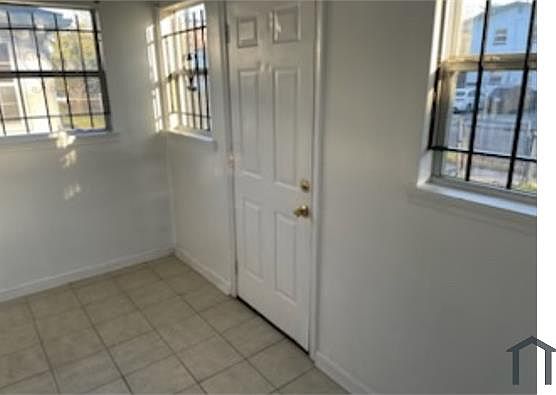 4th image of 1031 W 29th St