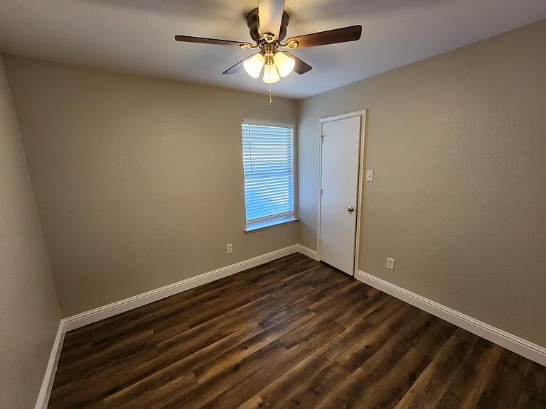607 Hollyberry Dr — Photo 28
