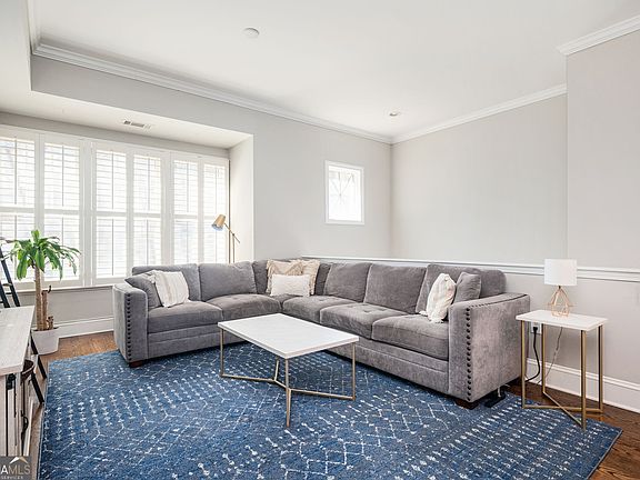 4th image of 710 Cosmopolitan Dr NE