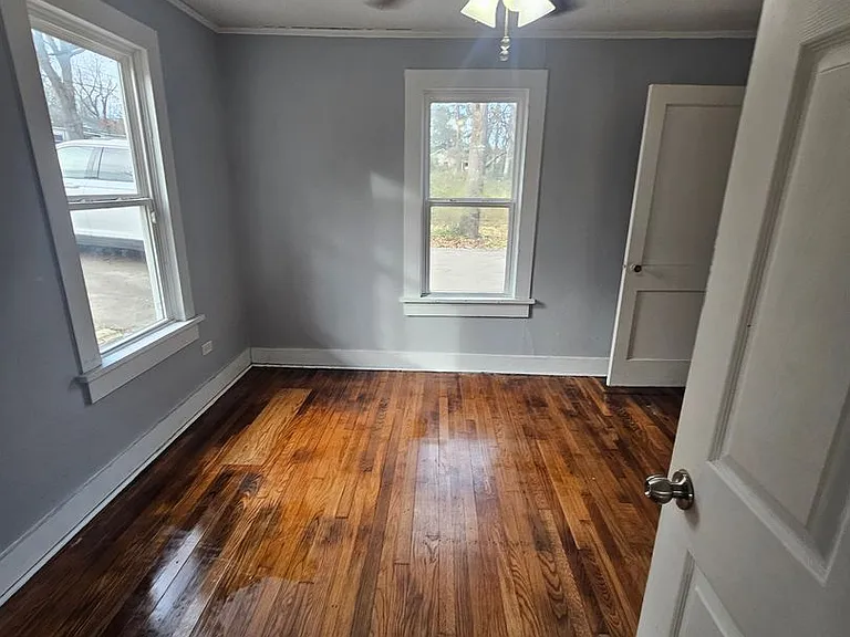 735 Floyd St — Photo 4