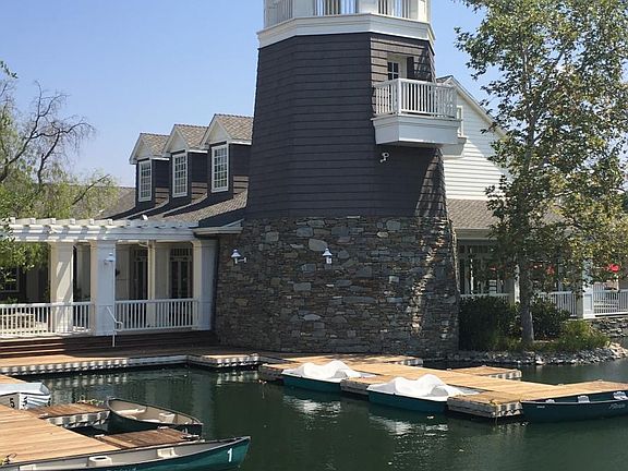 Access to prestigious Bridgeport Lake and pool