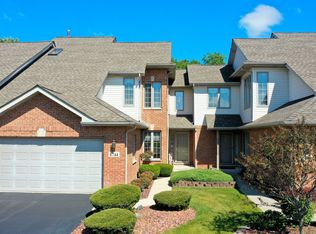 6744 S Pointe Dr, Tinley Park, IL 60477