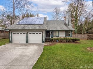 11 Golden Oaks Ln, Fletcher, NC 28732