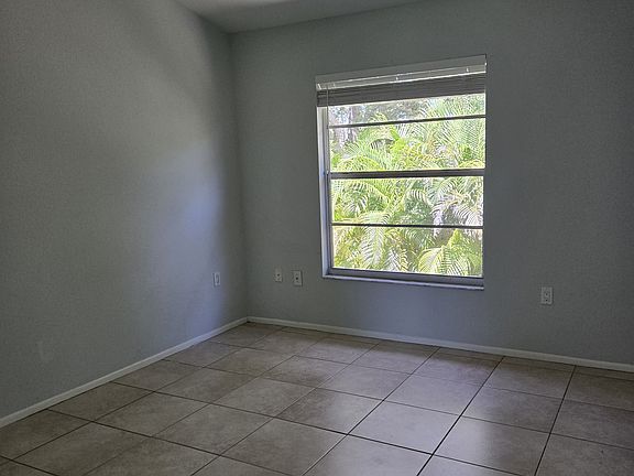 3rd image of 1900 Shadow Ln APT B