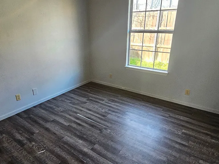501 Mounts Ave — Photo 10