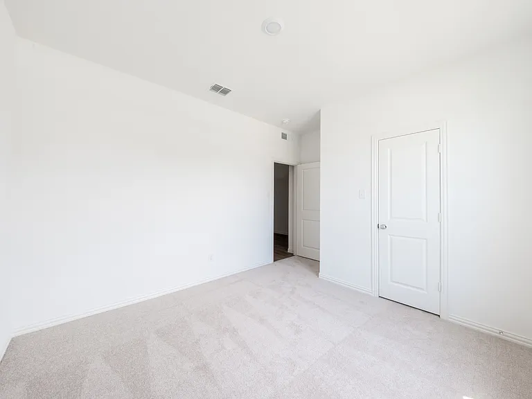 138 Jenkinson Dr — Photo 3