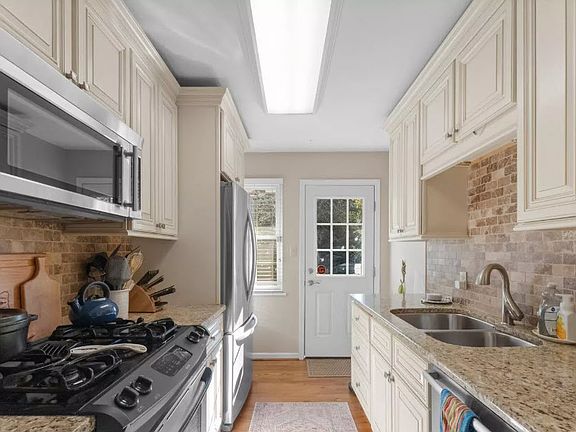 3rd image of 4653 Murrayhill Rd