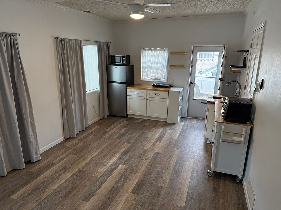Kitchenette dining area
