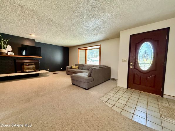 112 Woodland Dr, Pinehurst, ID 83850