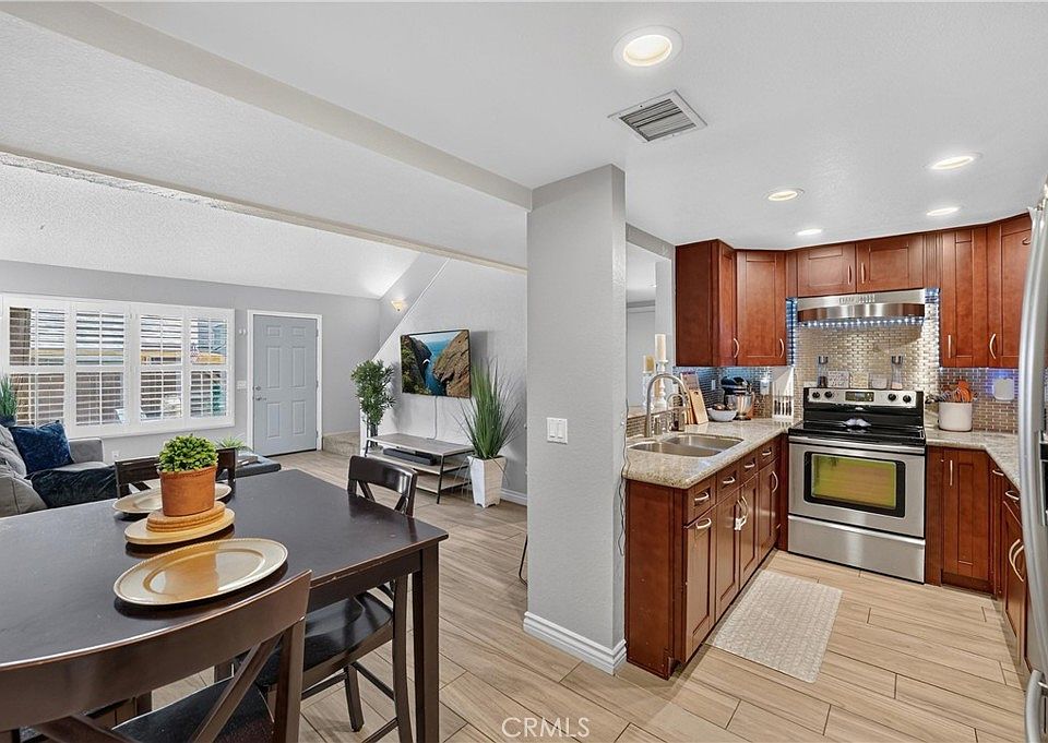1st image of 435 W 9th St Unit B3