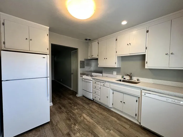 2514 Q St #5 — Photo 3