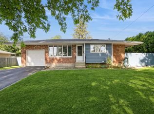 17 Sugarwood Ln, Commack, NY 11725