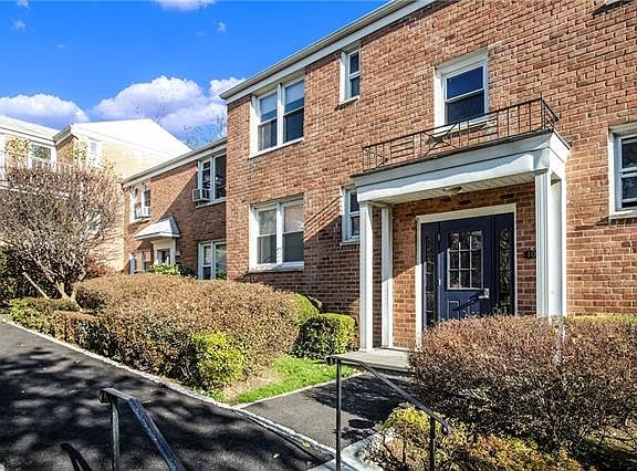 2nd image of 102 Lawn Ter APT 1B