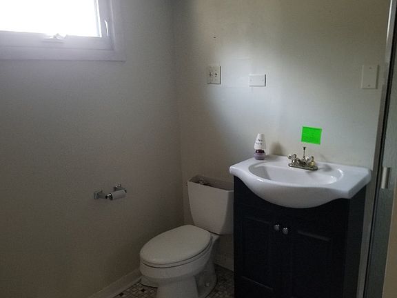 4th image of 418 Spencer Ln