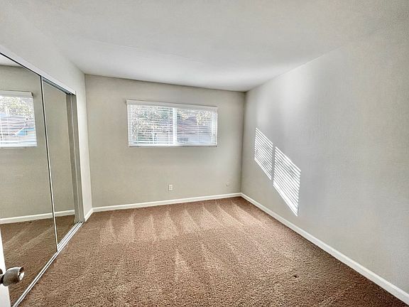 4th image of 2206 V St #8