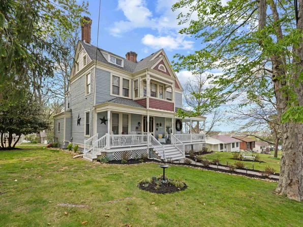 1224 4th St, Waynesboro, VA 22980