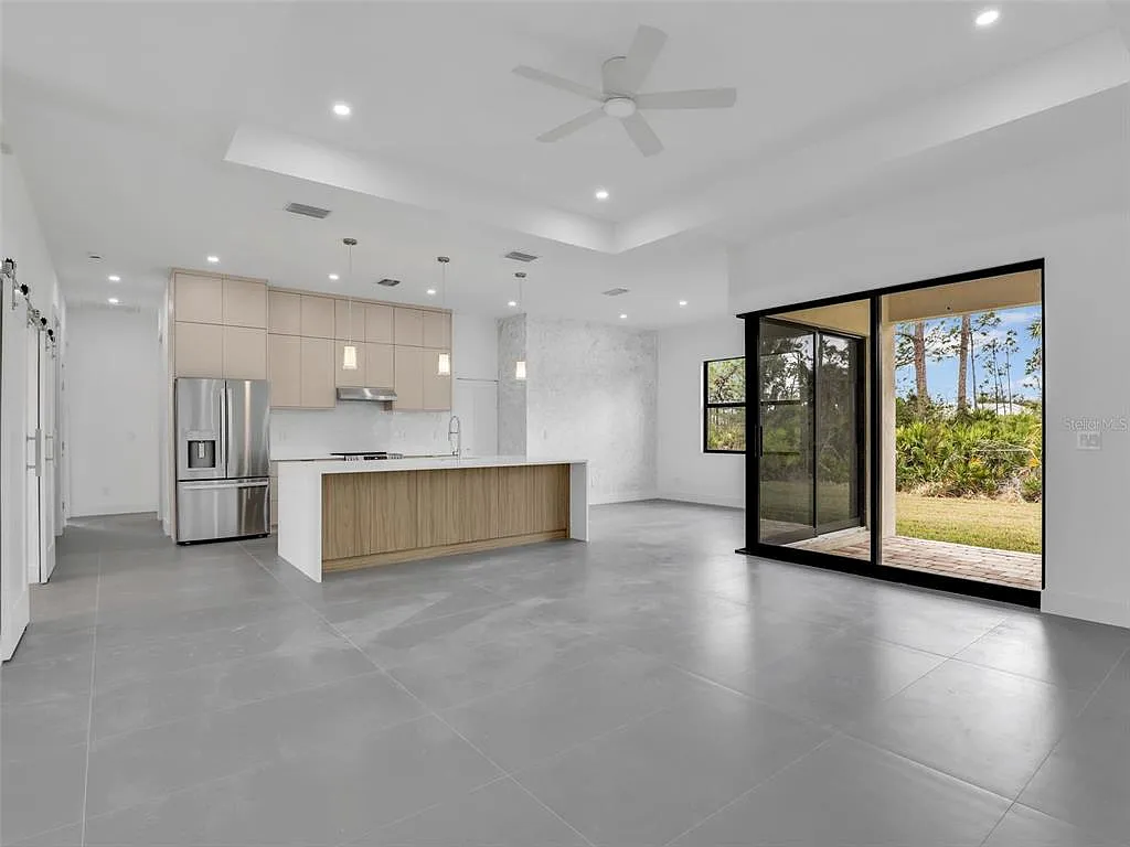 3 bed, 2.0 bath, 1831 sqft, $2,500 — Photo 4