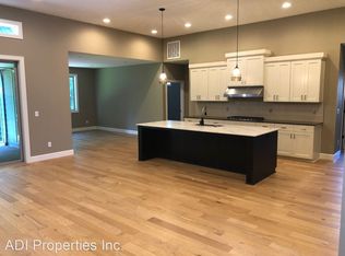 8697 SW Greensward Ln, Tigard, OR 97224