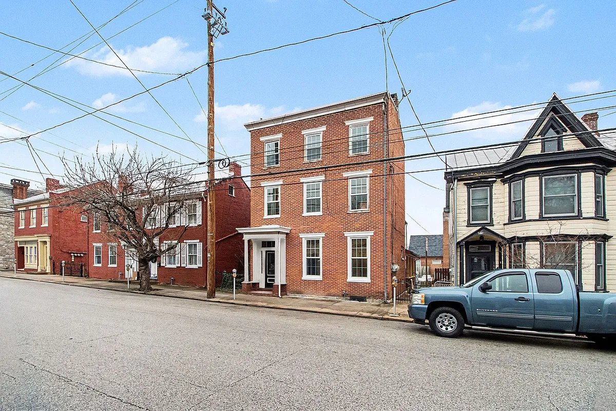 Building Photo - 145 S Pitt St