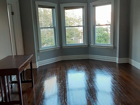 2nd image of 2854 N Hamlin Ave APT 2