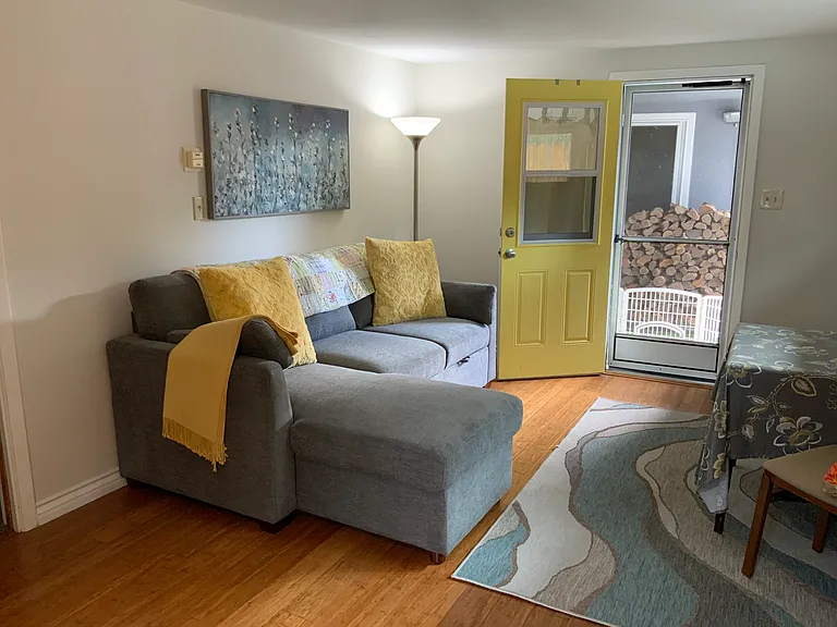 207 Rainbow Ln — Photo 3