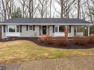 8141 Briar Creek Dr, Annandale, VA 22003