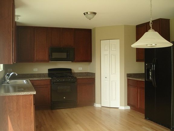4th image of 2266 Monarch St