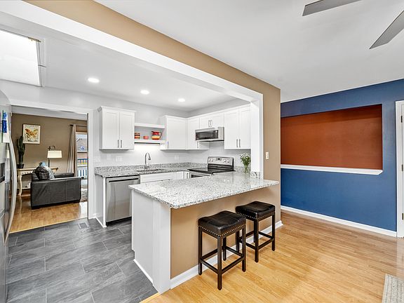 4th image of 303 Center Park Dr