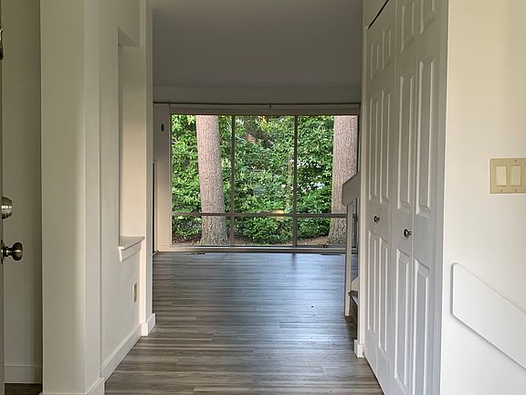 2nd image of 1404 166th Pl NE